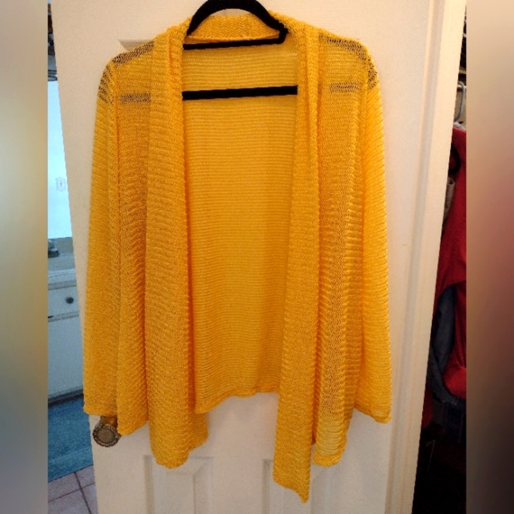 Woman's Gold Color Lightweight Sweater, Size XL